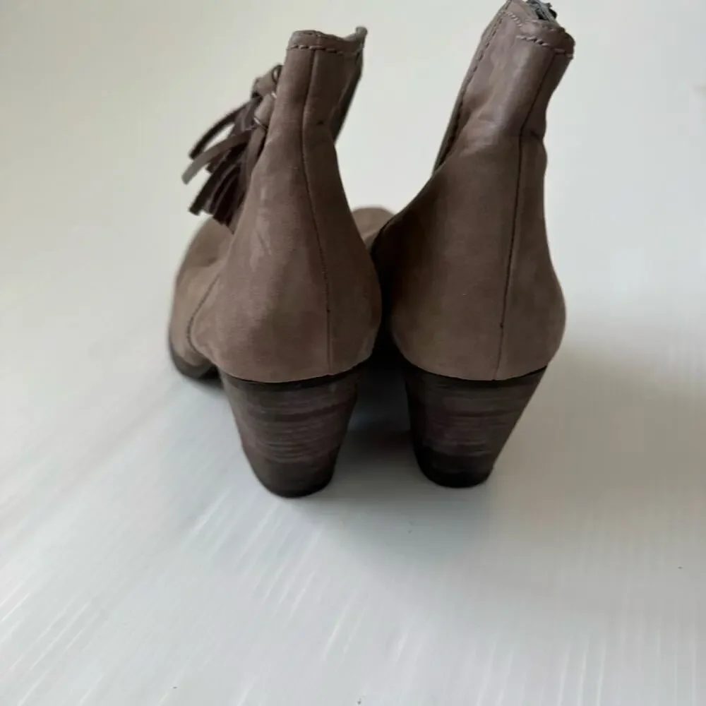 Stuart Weitzman western booties size 8.5 beige women’s boots **see note
